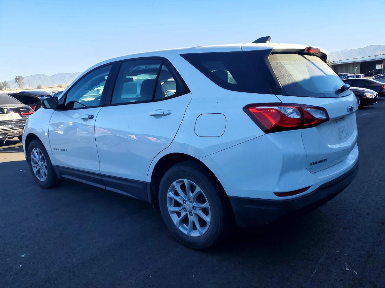 2019 Chevrolet Equinox Ls - zdjęcie 2