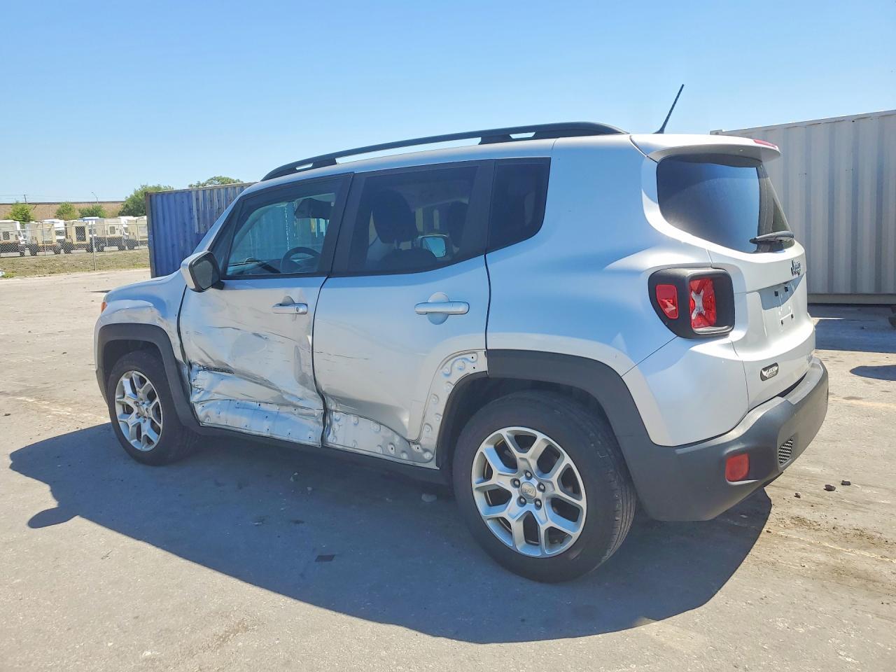 2017 Jeep Renegade Latitude - zdjęcie 2