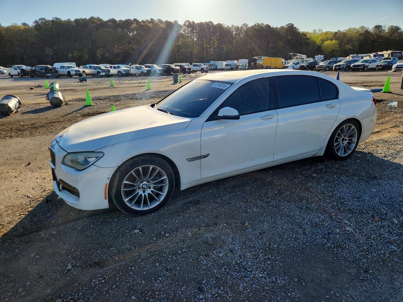 2015 BMW 750 Lxi - zdjęcie główne