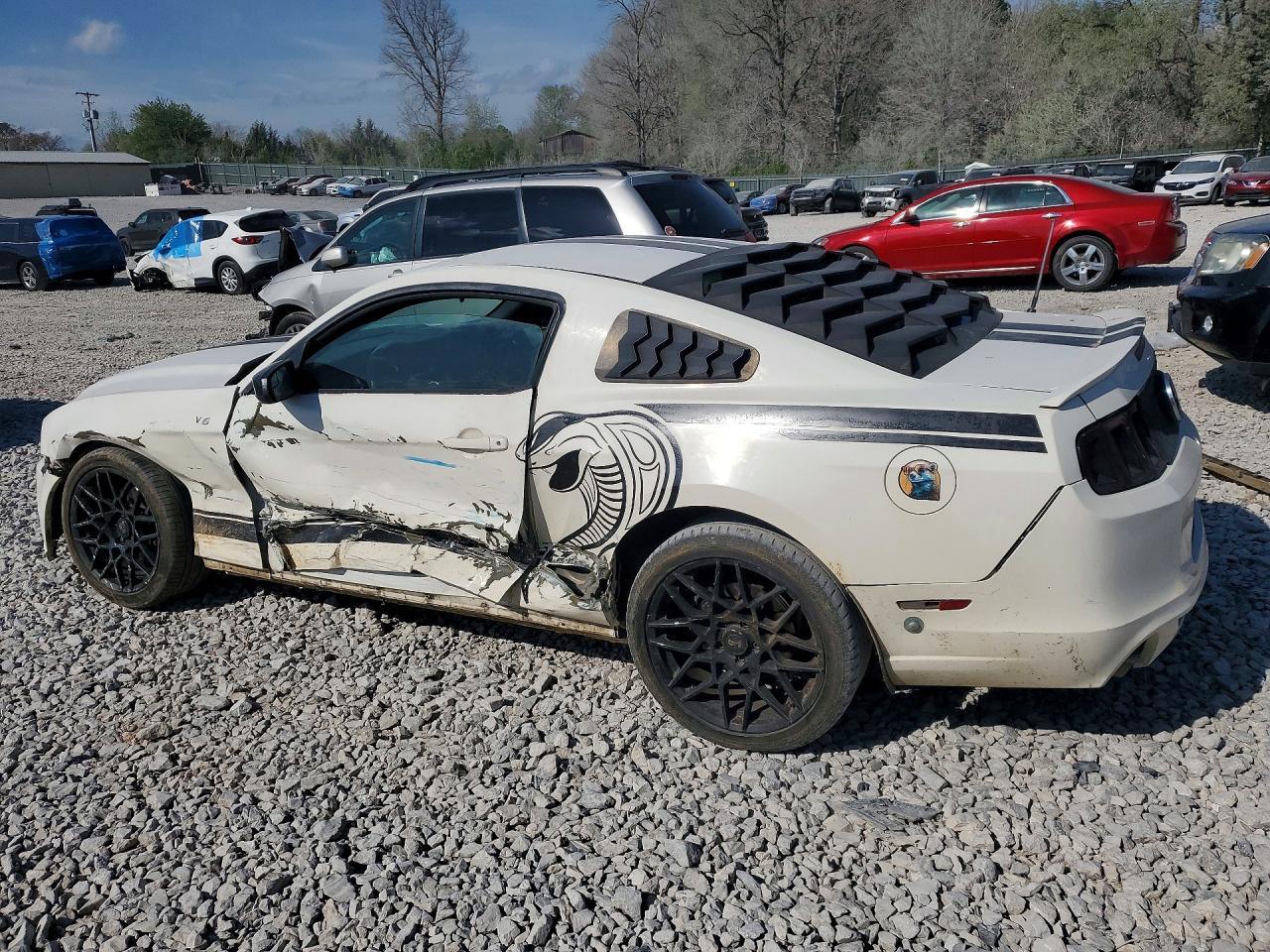 2013 Ford Mustang - zdjęcie 2