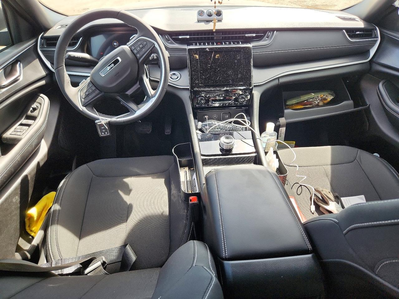 2025 Jeep Grand Cherokee Laredo - zdjęcie 8