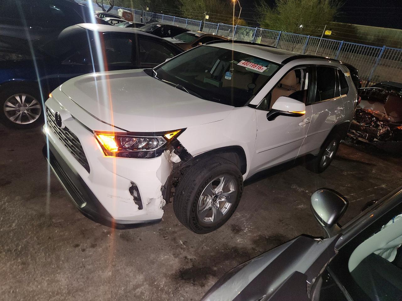 2019 Toyota Rav4 Xle - zdjęcie główne