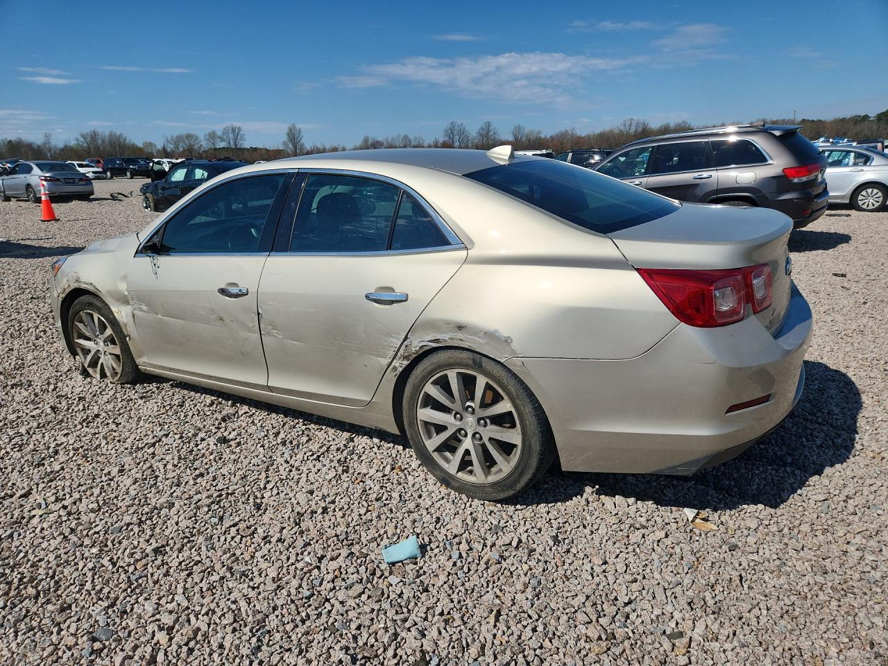 2014 Chevrolet Malibu - zdjęcie 2