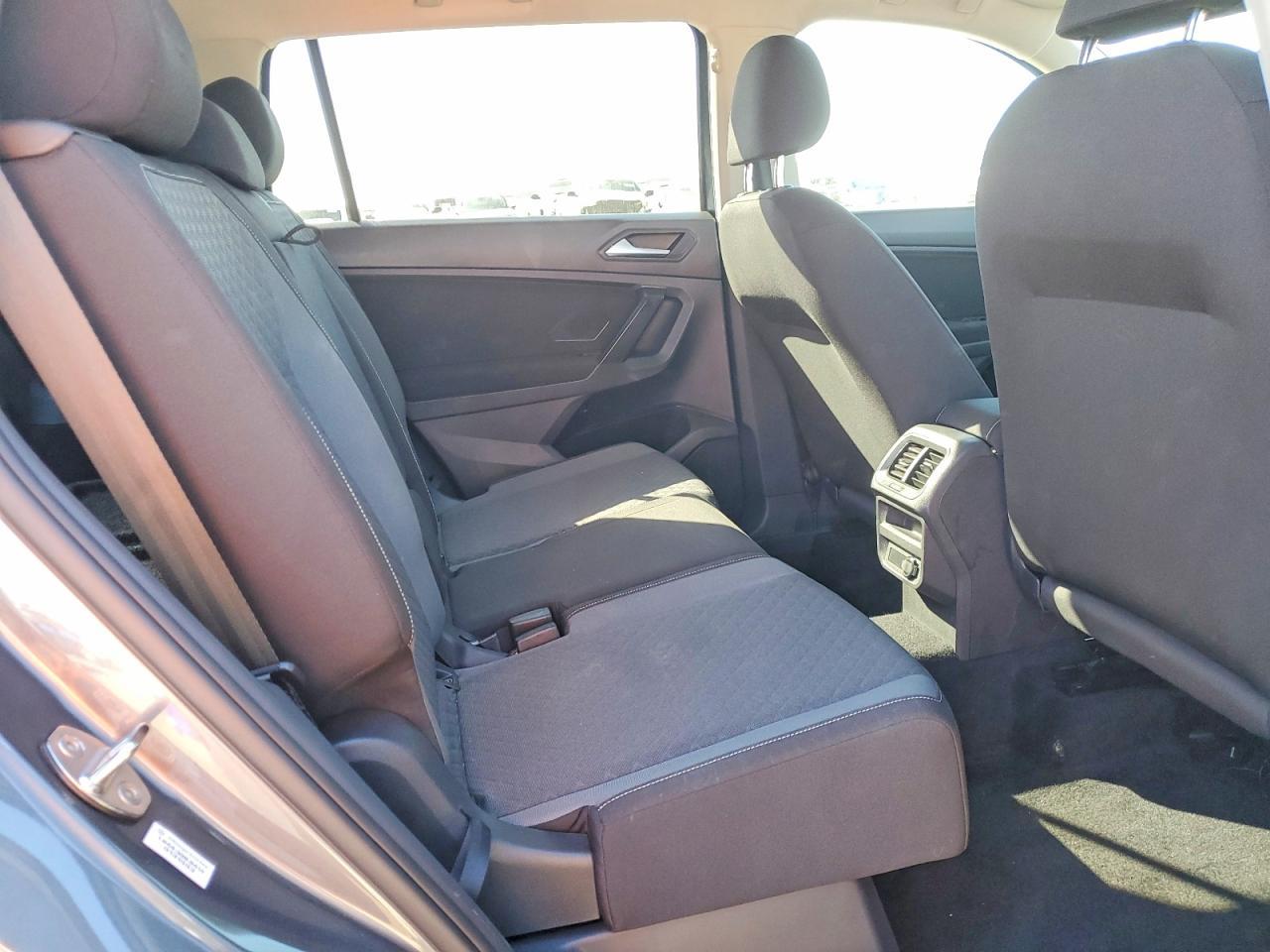 2021 Volkswagen Tiguan S - zdjęcie 11