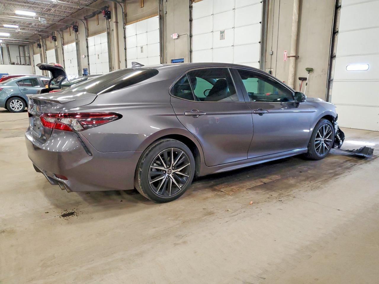 2022 Toyota Camry Se - zdjęcie 3