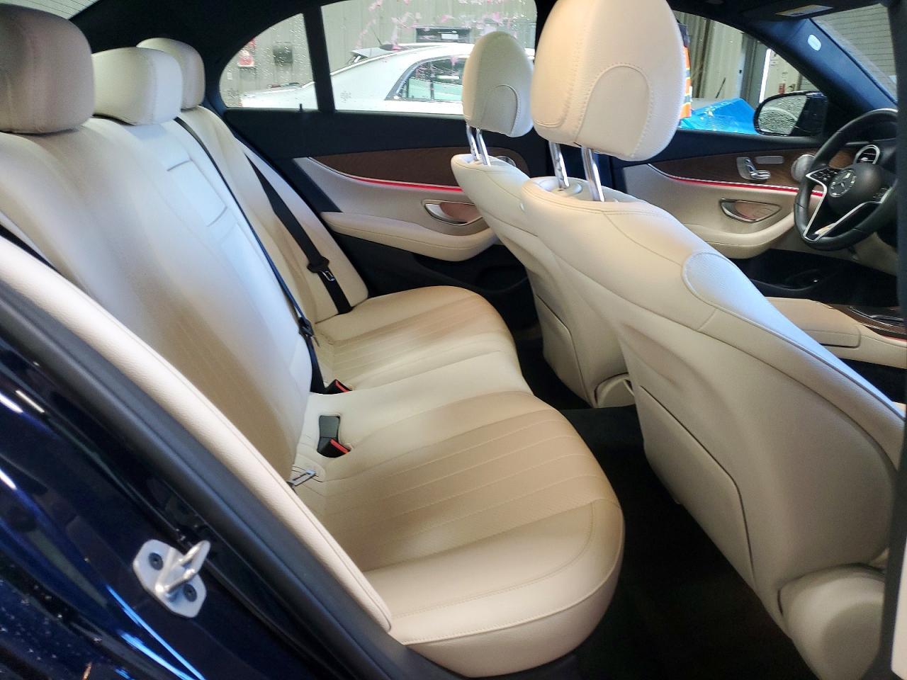 2023 Mercedes-Benz E 350 4Matic - zdjęcie 10