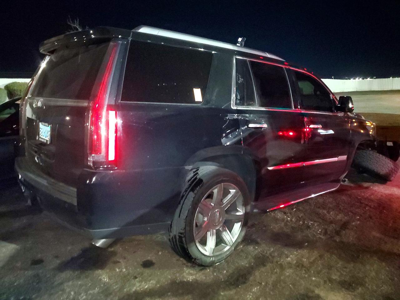 2016 Cadillac Escalade Luxury - zdjęcie 3