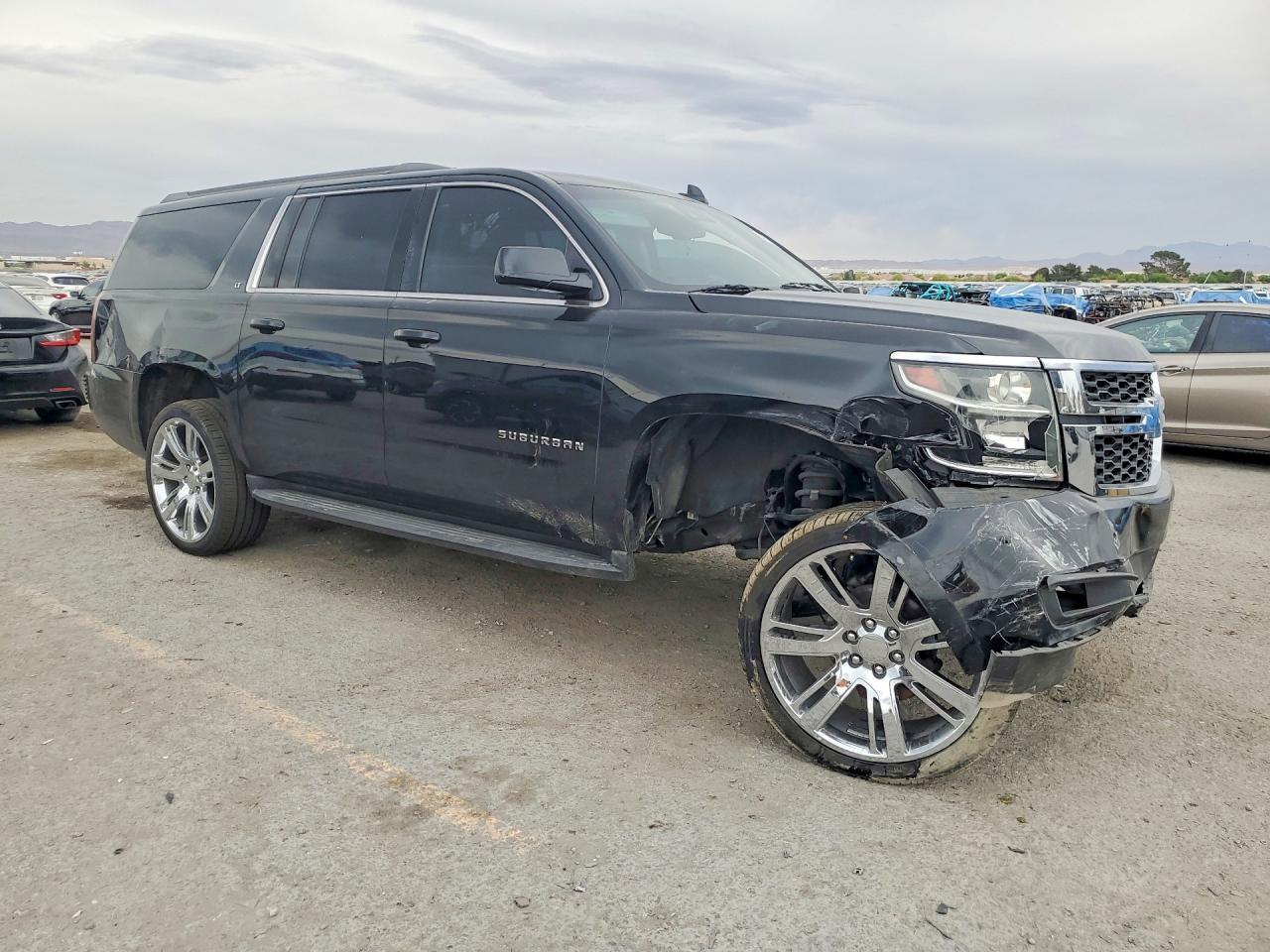2018 Chevrolet Suburban C1500 Lt - zdjęcie 4