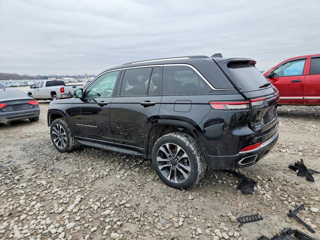 2022 Jeep Grand Cherokee Overland - zdjęcie 2