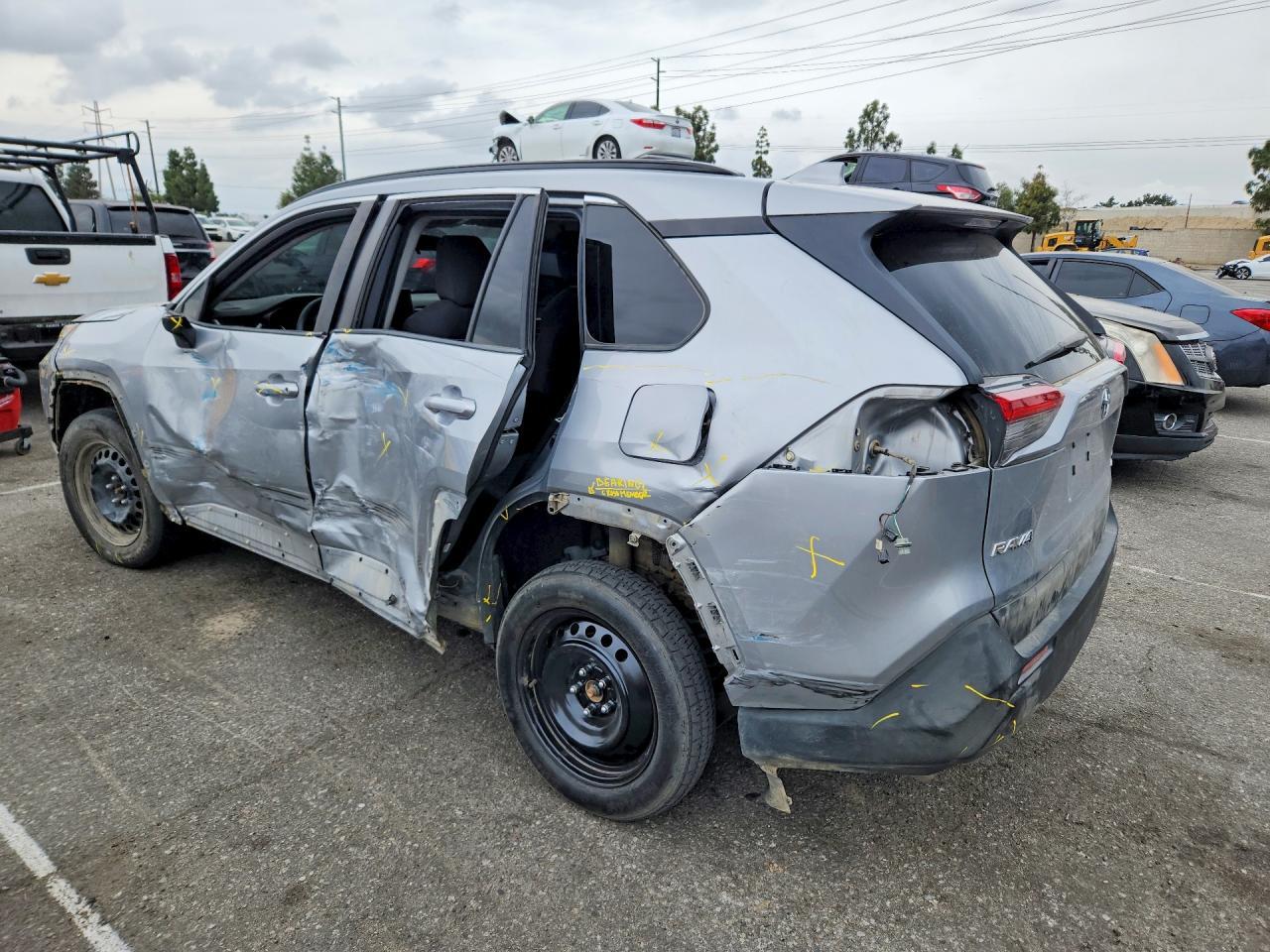 2019 Toyota Rav4 Le - zdjęcie 2