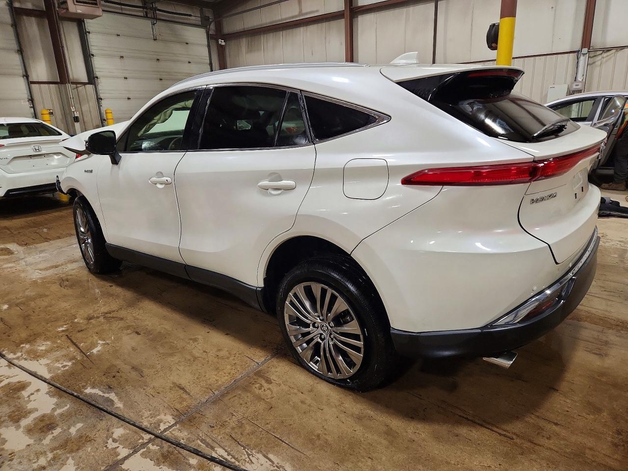 2021 Toyota Venza Xle - zdjęcie 2