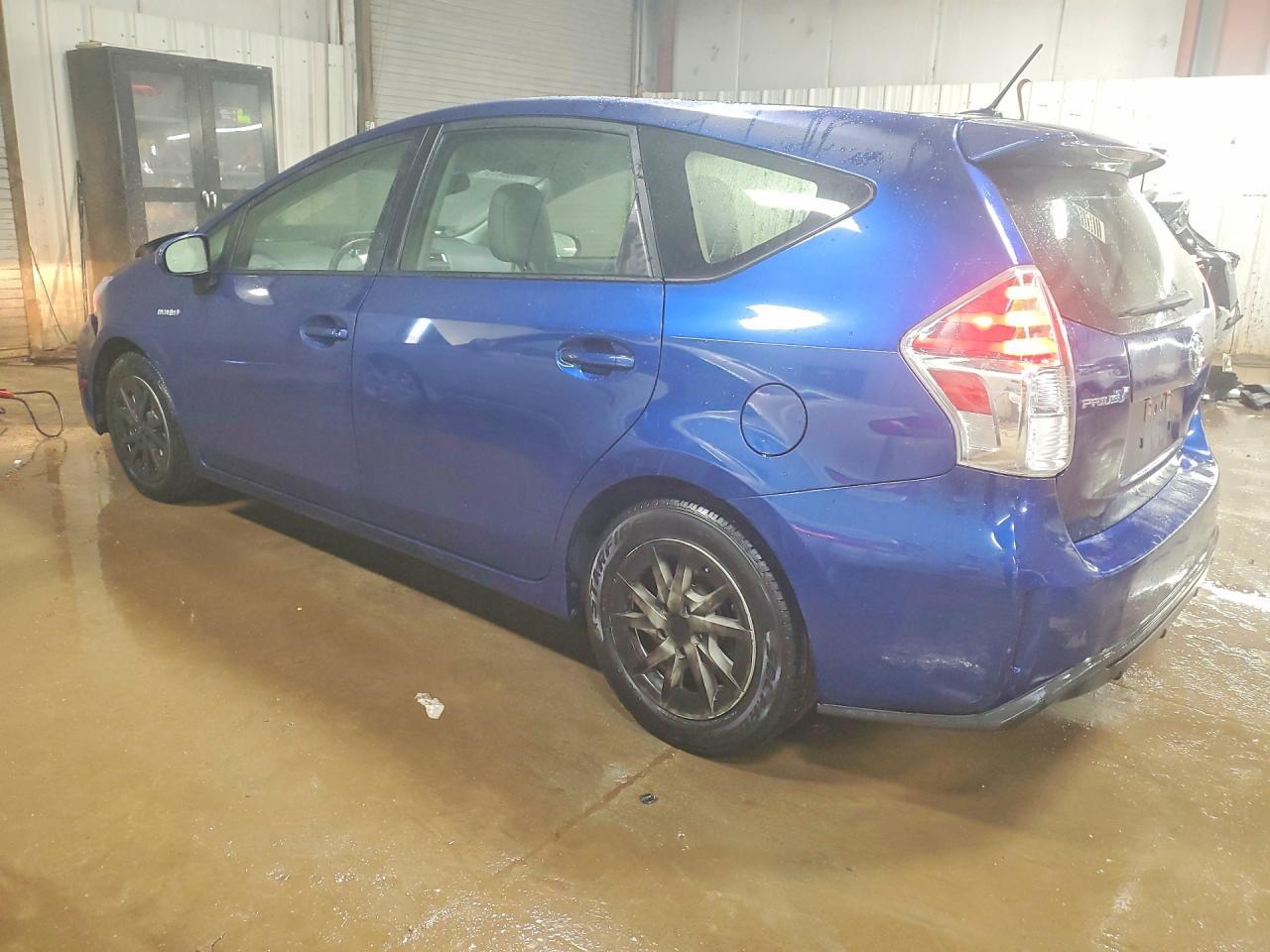 2016 Toyota Prius V Four - zdjęcie 2