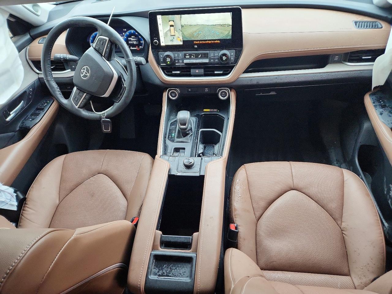 2024 Toyota Grand Highlander Platinum - zdjęcie 8