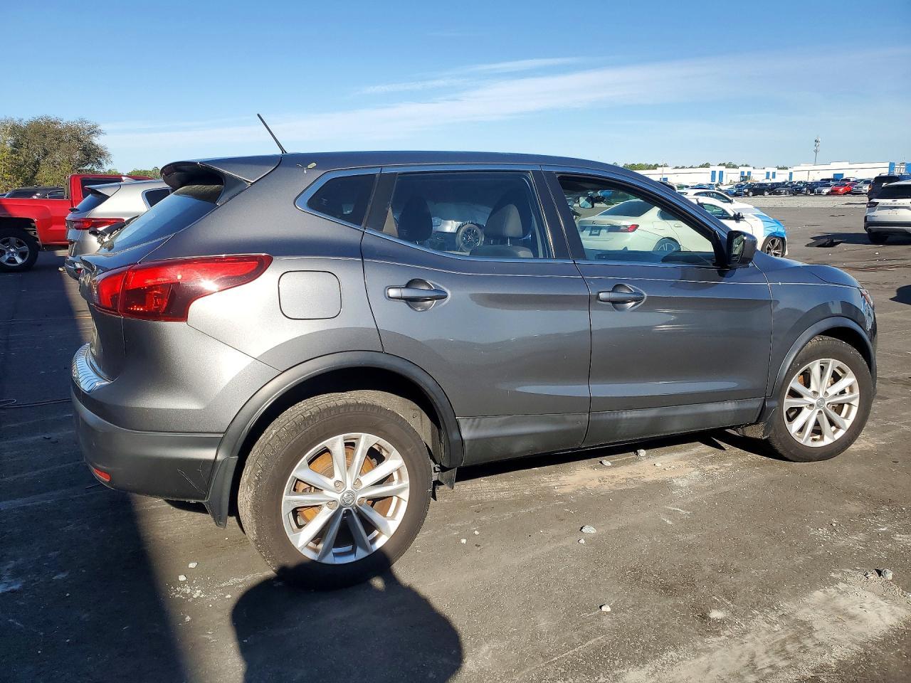 2017 Nissan Rogue Sport S - zdjęcie 3