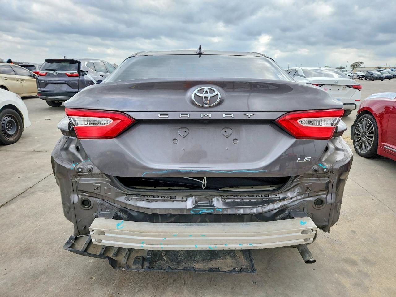 2020 Toyota Camry Le - zdjęcie 6