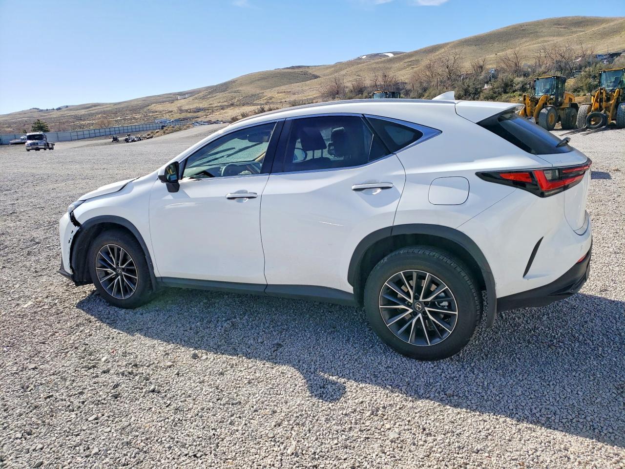 2026 Lexus Nx 450H+ Premium - zdjęcie 2