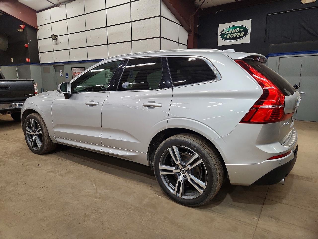 2021 Volvo Xc60 T6 Momentum - zdjęcie 2