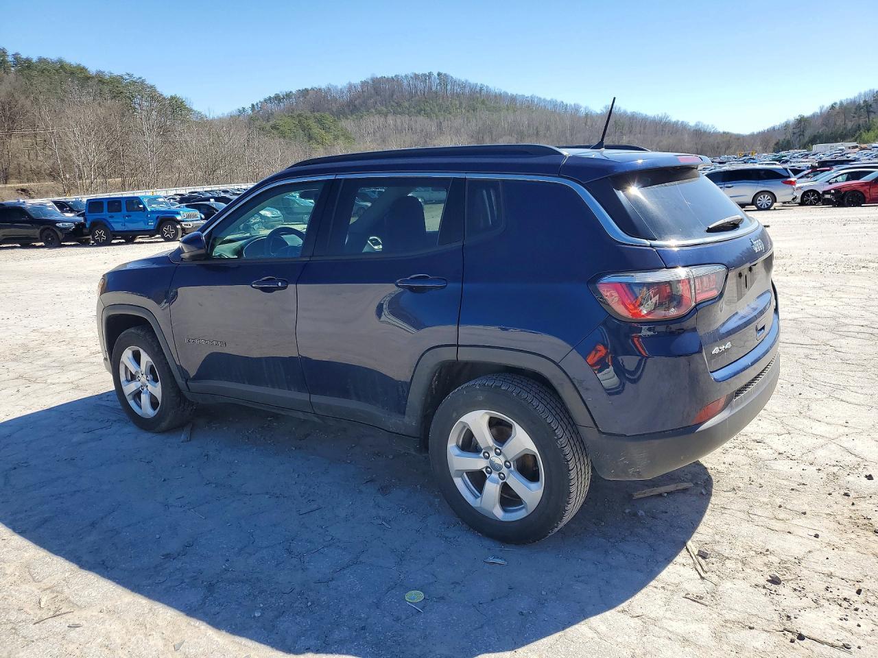 2018 Jeep Compass Latitude - zdjęcie 2