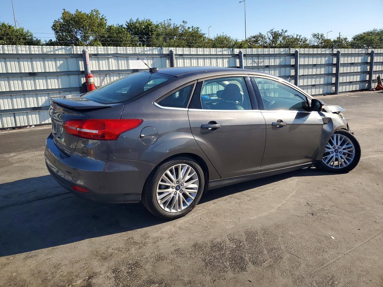 2016 Ford Focus Titanium - zdjęcie 3
