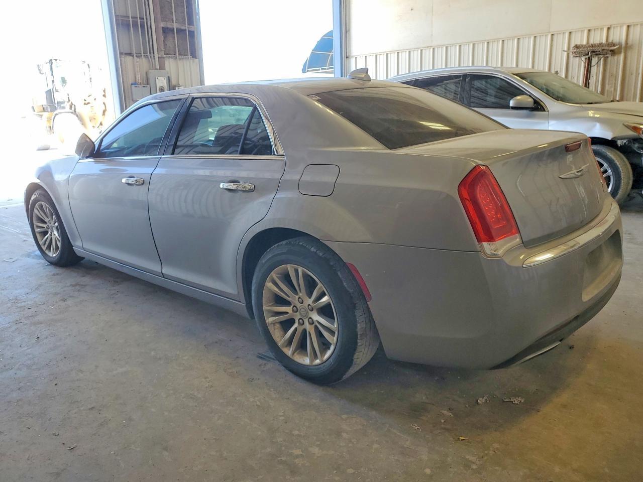 2017 Chrysler 300C - zdjęcie 2