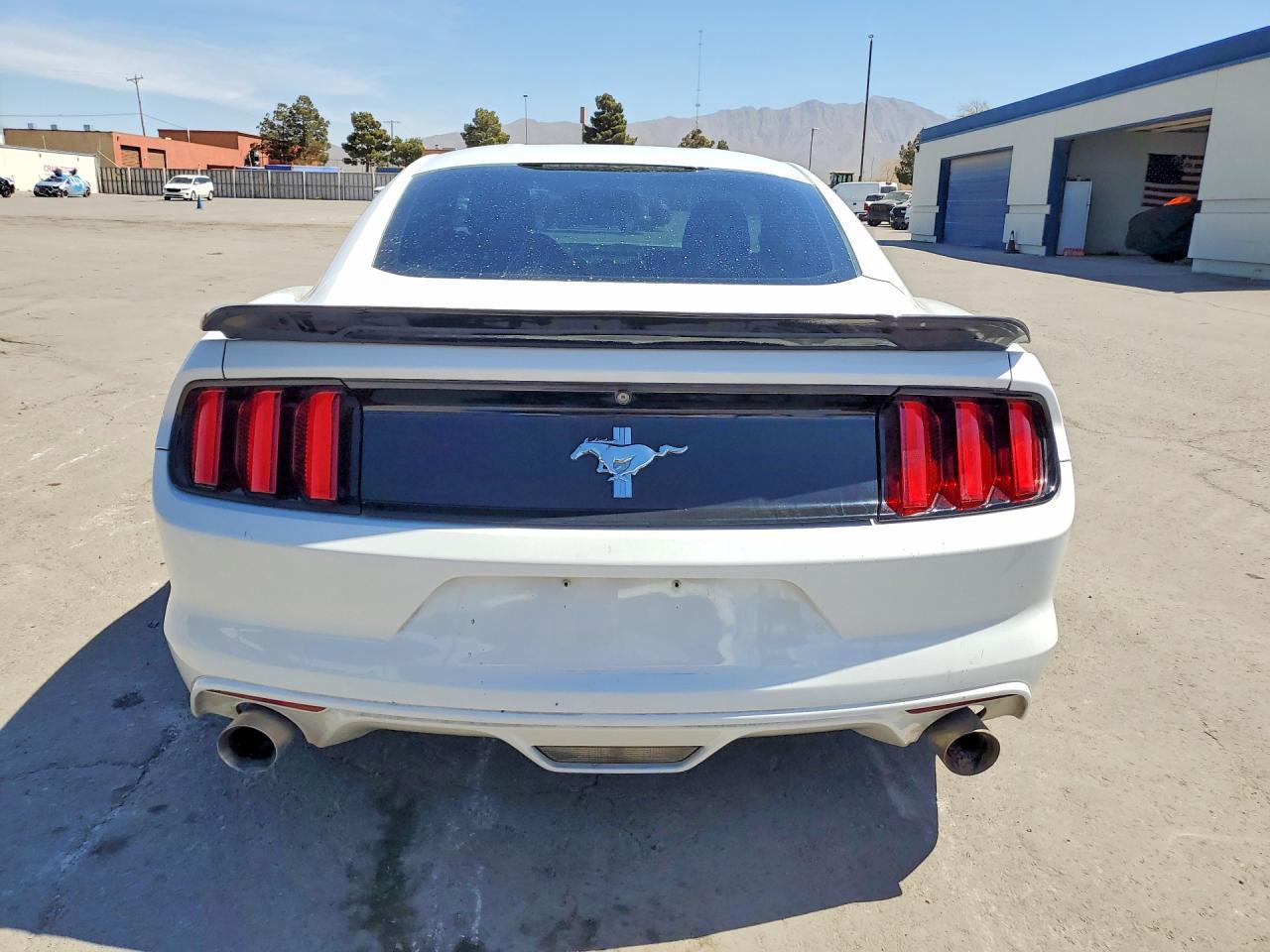 2015 Ford Mustang - zdjęcie 6