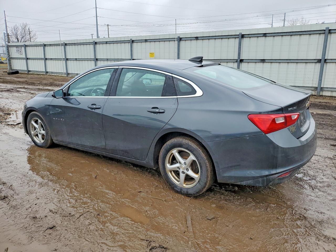 2017 Chevrolet Malibu Ls - zdjęcie 2