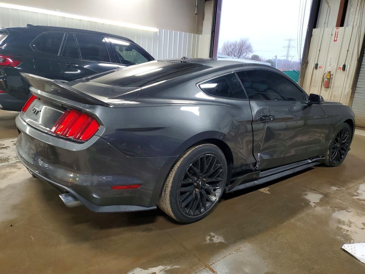 Ford Mustang - zdjęcie 3