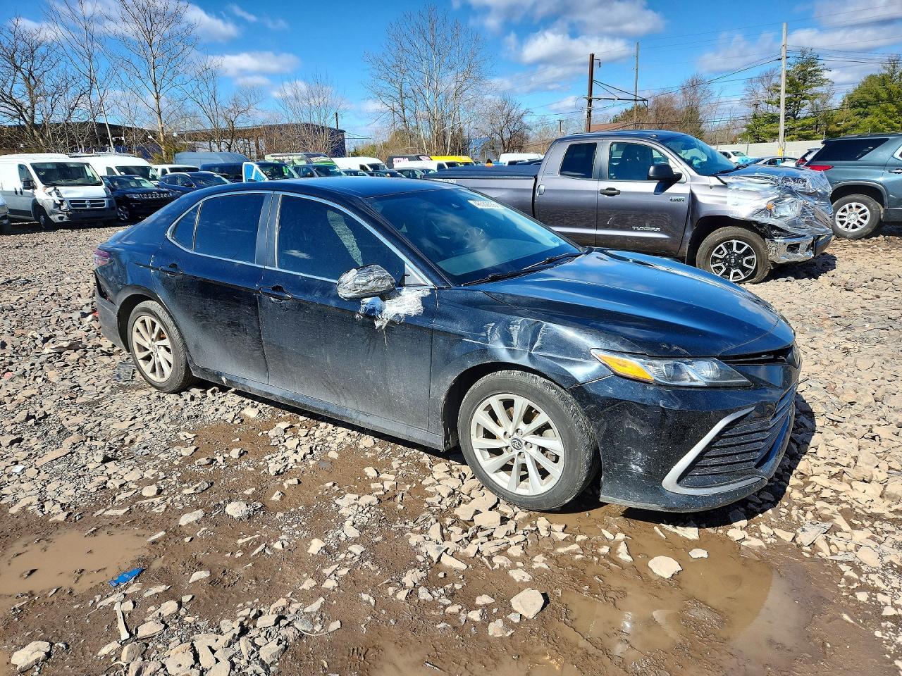 2021 Toyota Camry Le - zdjęcie 4