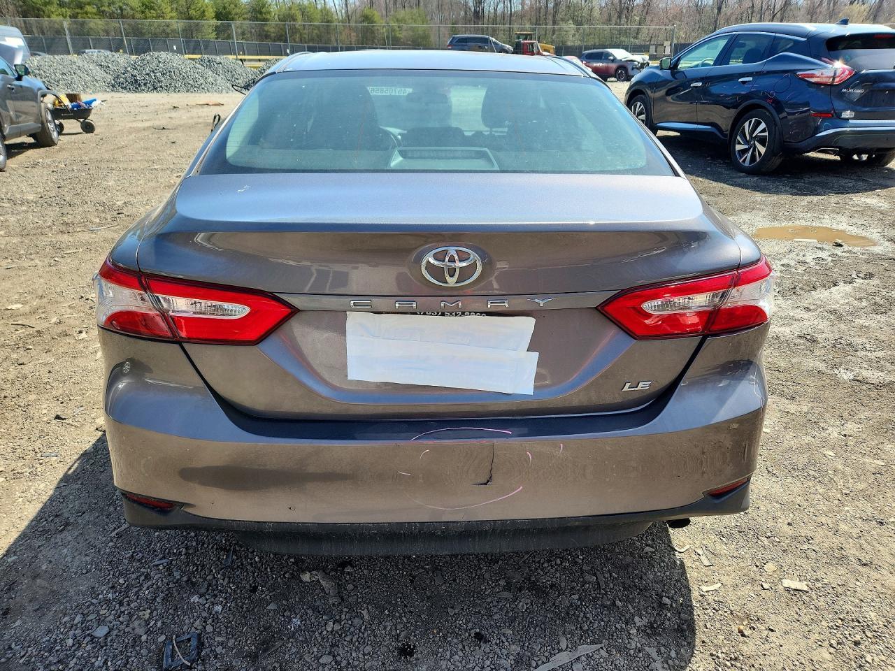 2018 Toyota Camry Le - zdjęcie 6