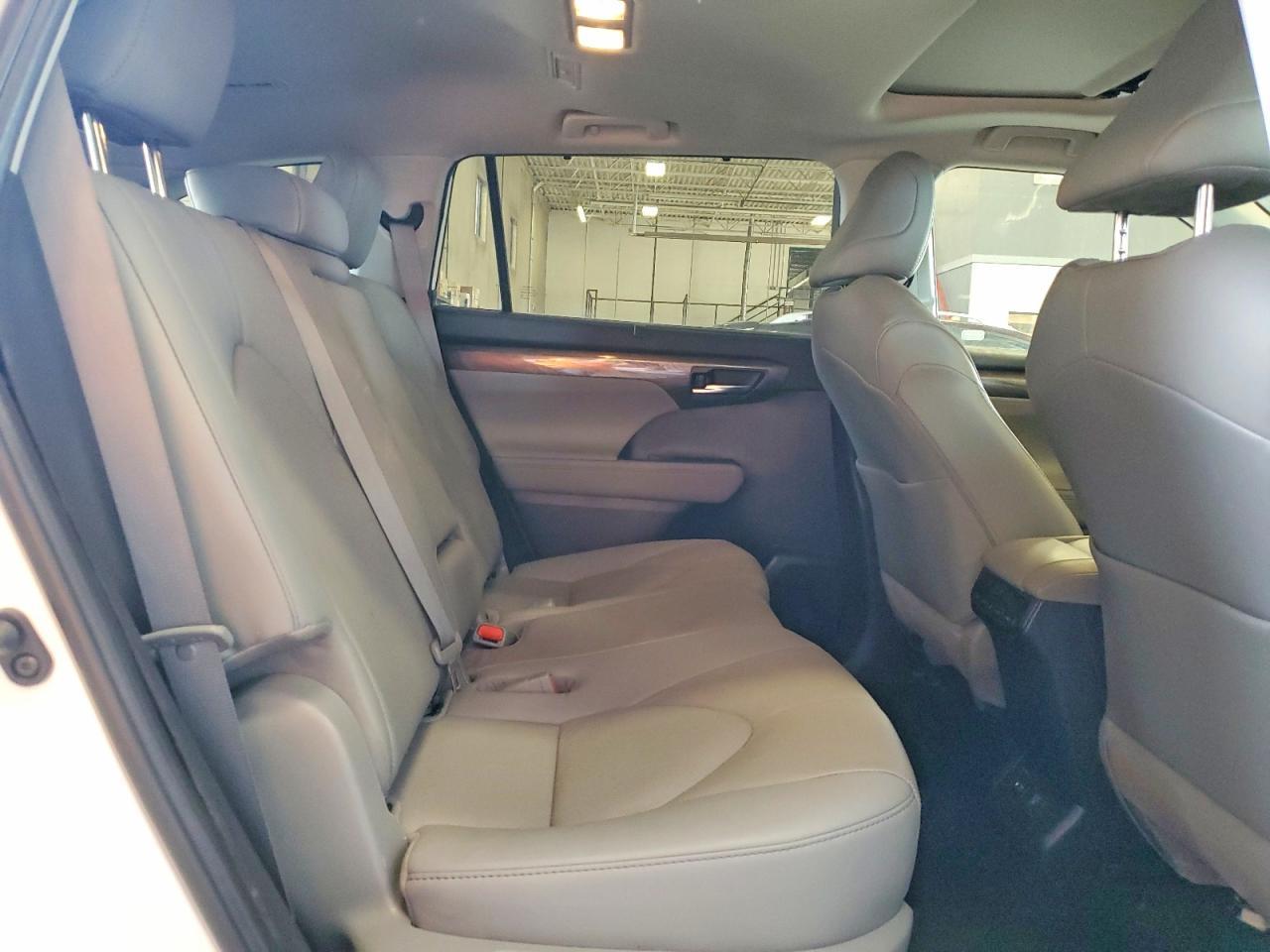2021 Toyota Highlander Hybrid Limited - zdjęcie 11
