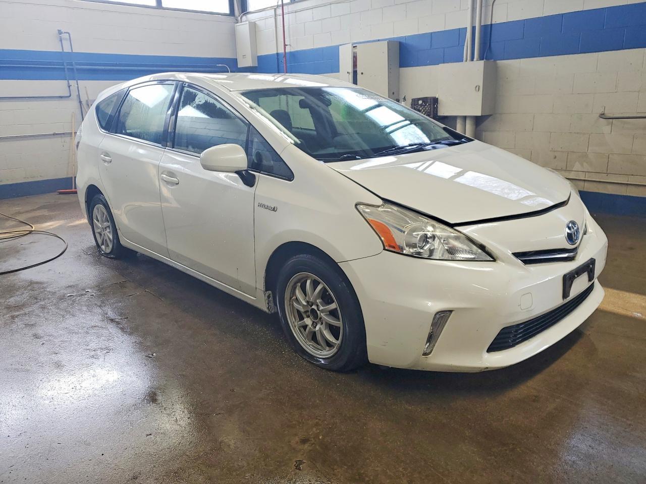 2013 Toyota Prius V Two - zdjęcie 4