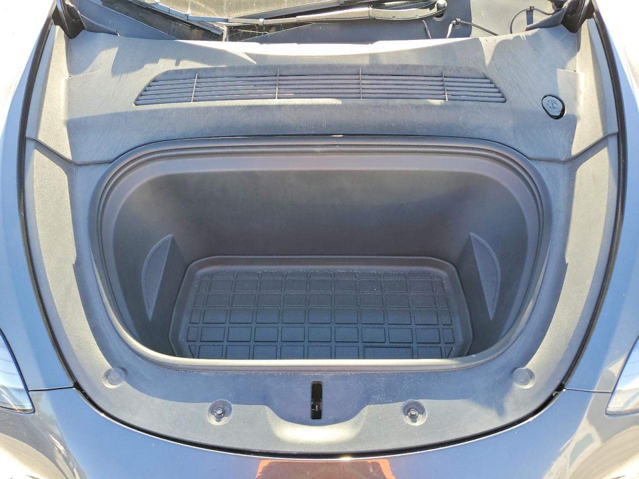 2024 Tesla Model Y - zdjęcie 12