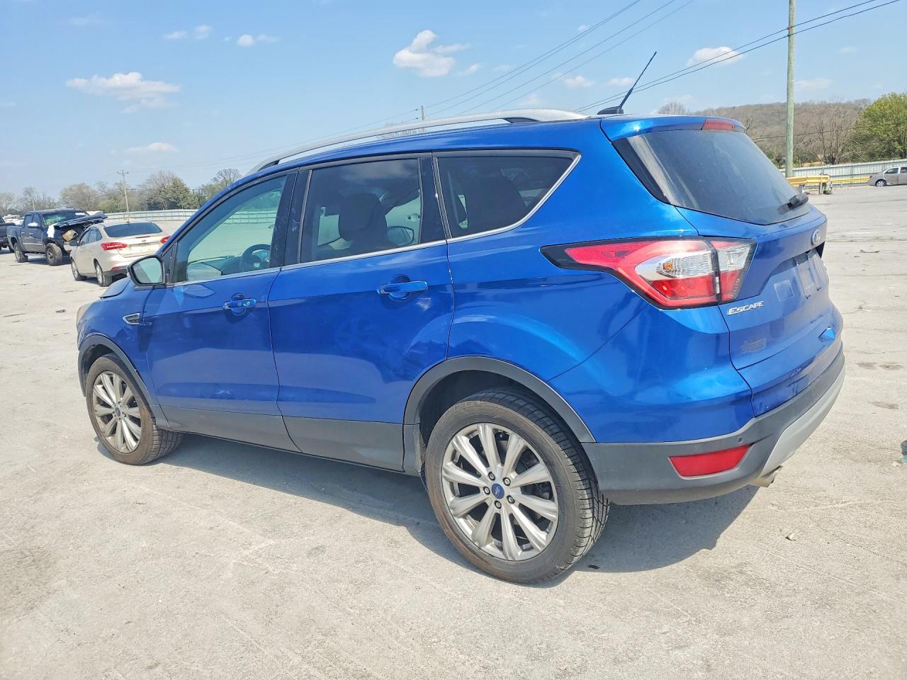 2017 Ford Escape Titanium - zdjęcie 2