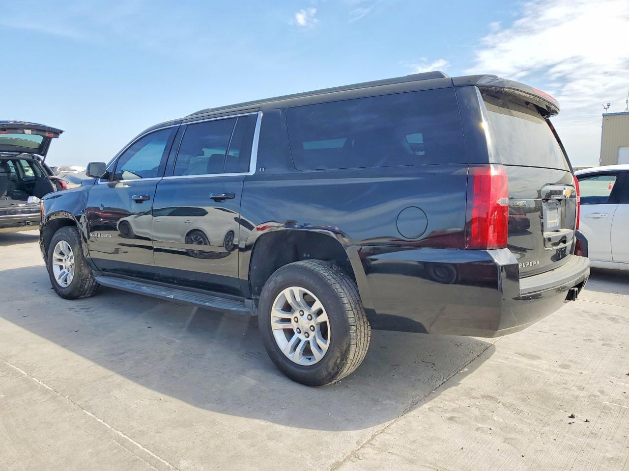 2019 Chevrolet Suburban K1500 Lt - zdjęcie 2