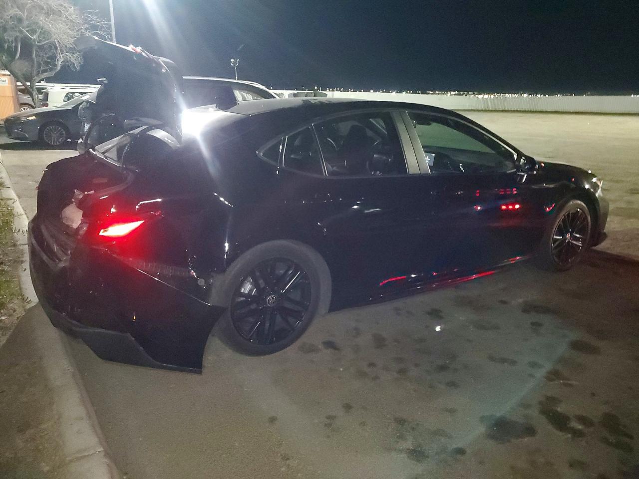 2025 Toyota Camry - zdjęcie 3