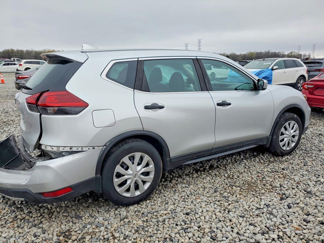 2020 Nissan Rogue S - zdjęcie 3