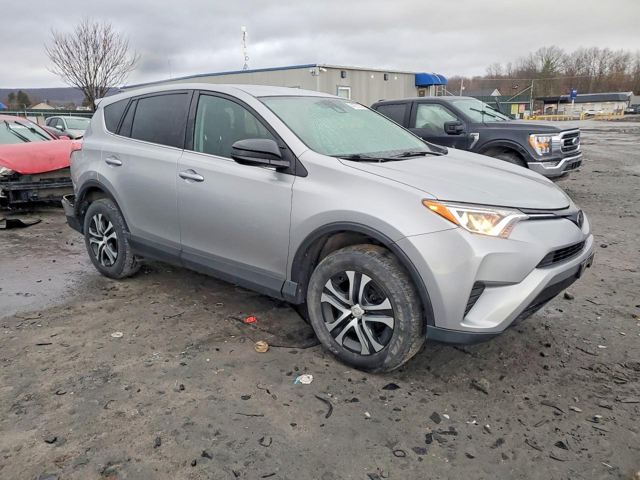 2018 Toyota Rav4 Le - zdjęcie 4