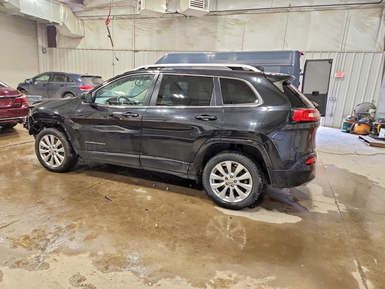 2016 Jeep Cherokee Overland - zdjęcie 2