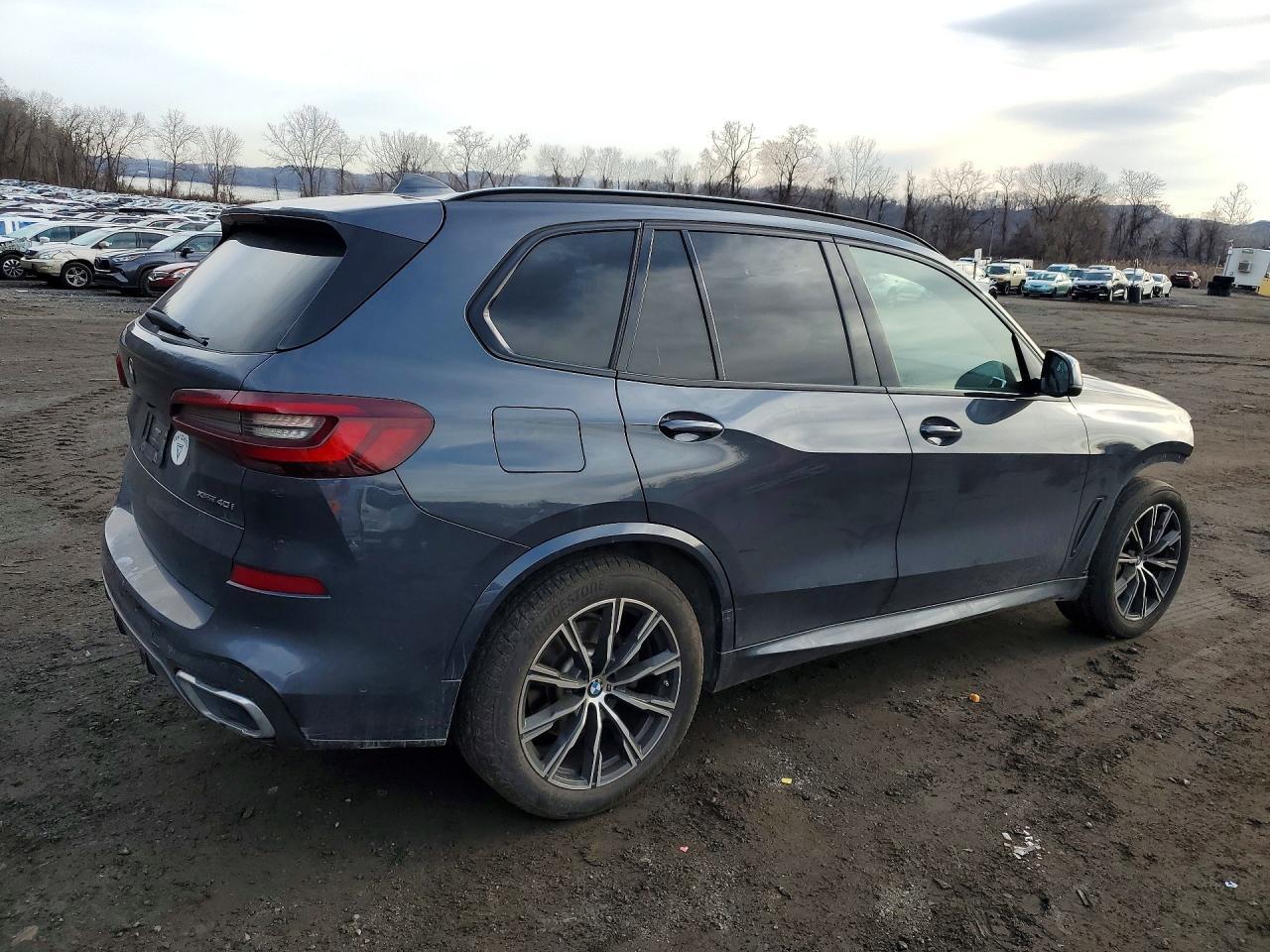2021 BMW X5 xDrive40I - zdjęcie 3