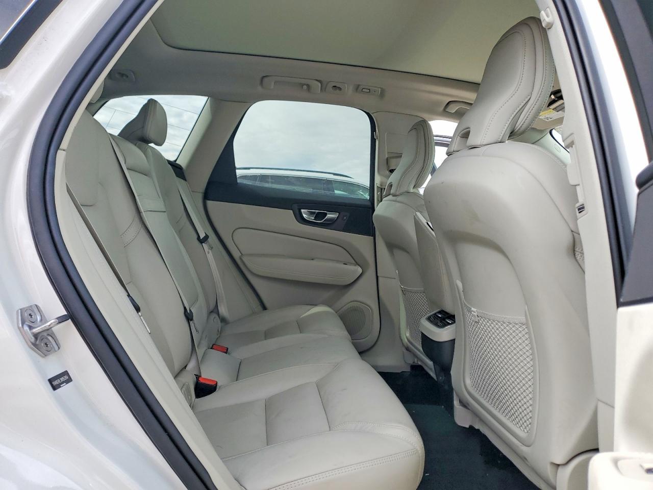 2022 Volvo Xc60 B6 Inscription - zdjęcie 11