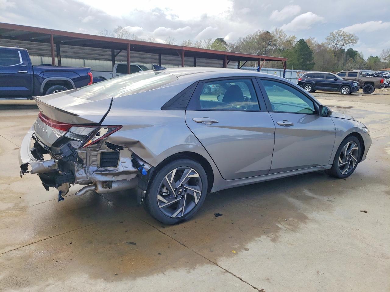 2025 Hyundai Elantra Sel Sport - zdjęcie 3