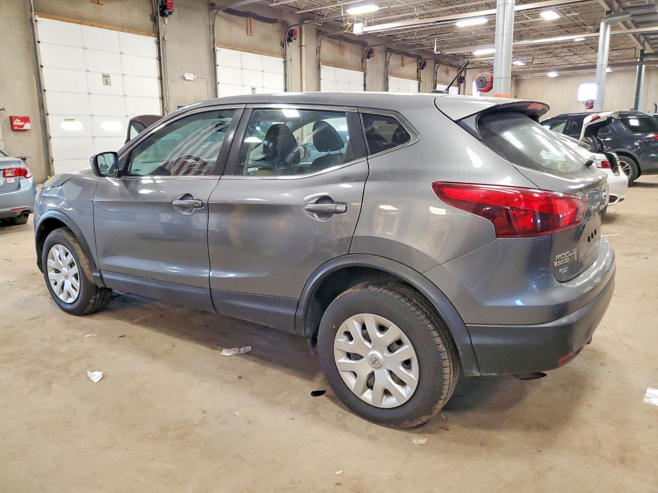 2018 Nissan Rogue Sport S - zdjęcie 2