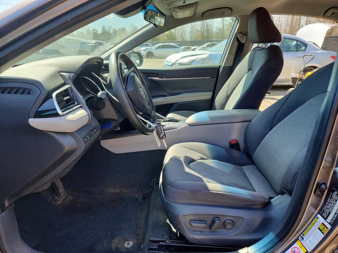 2018 Toyota Camry Le - zdjęcie 7