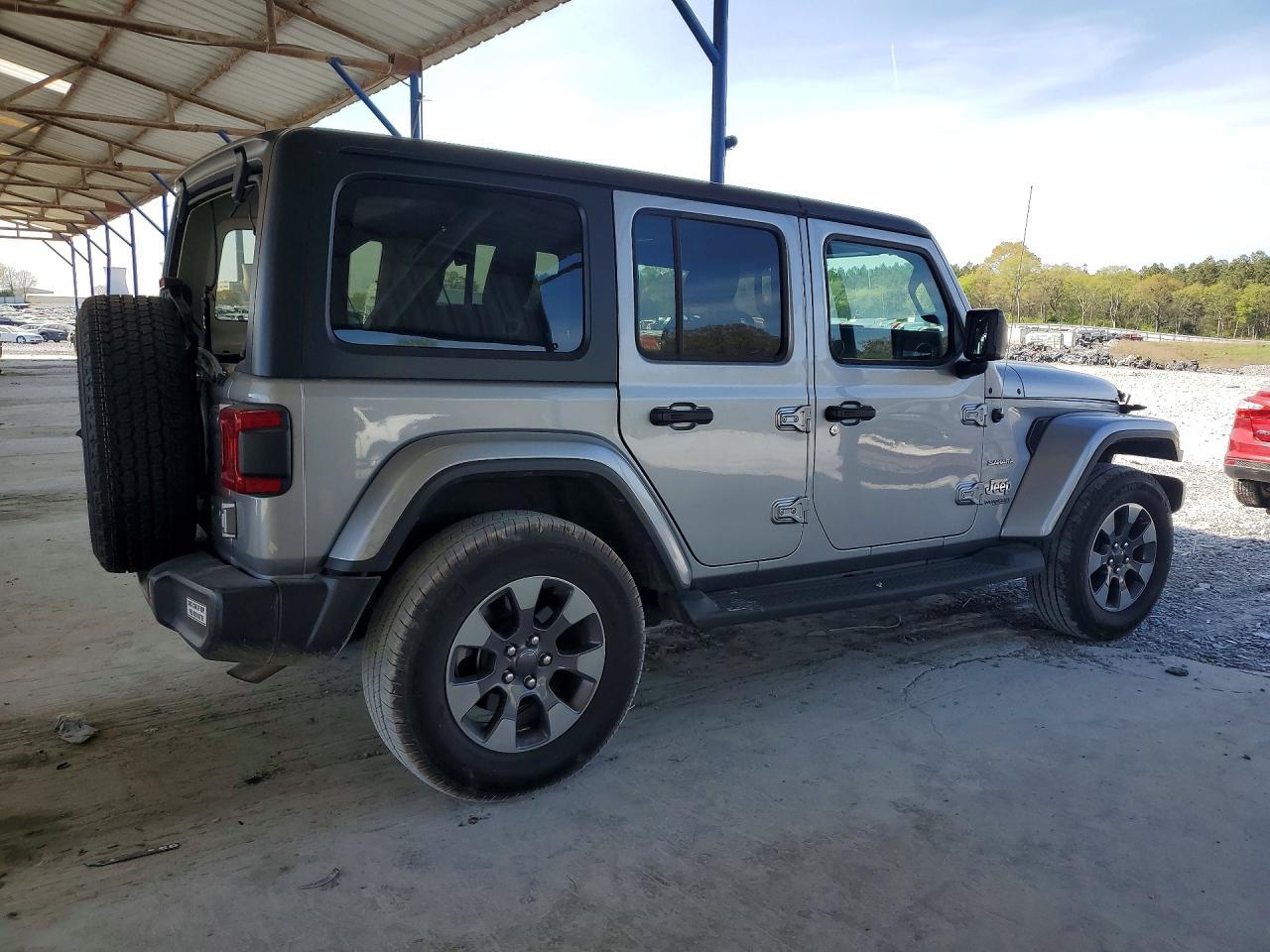 2018 Jeep Wrangler Unlimited Sahara - zdjęcie 3