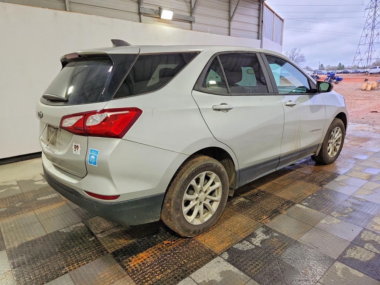 2020 Chevrolet Equinox Ls - zdjęcie 3