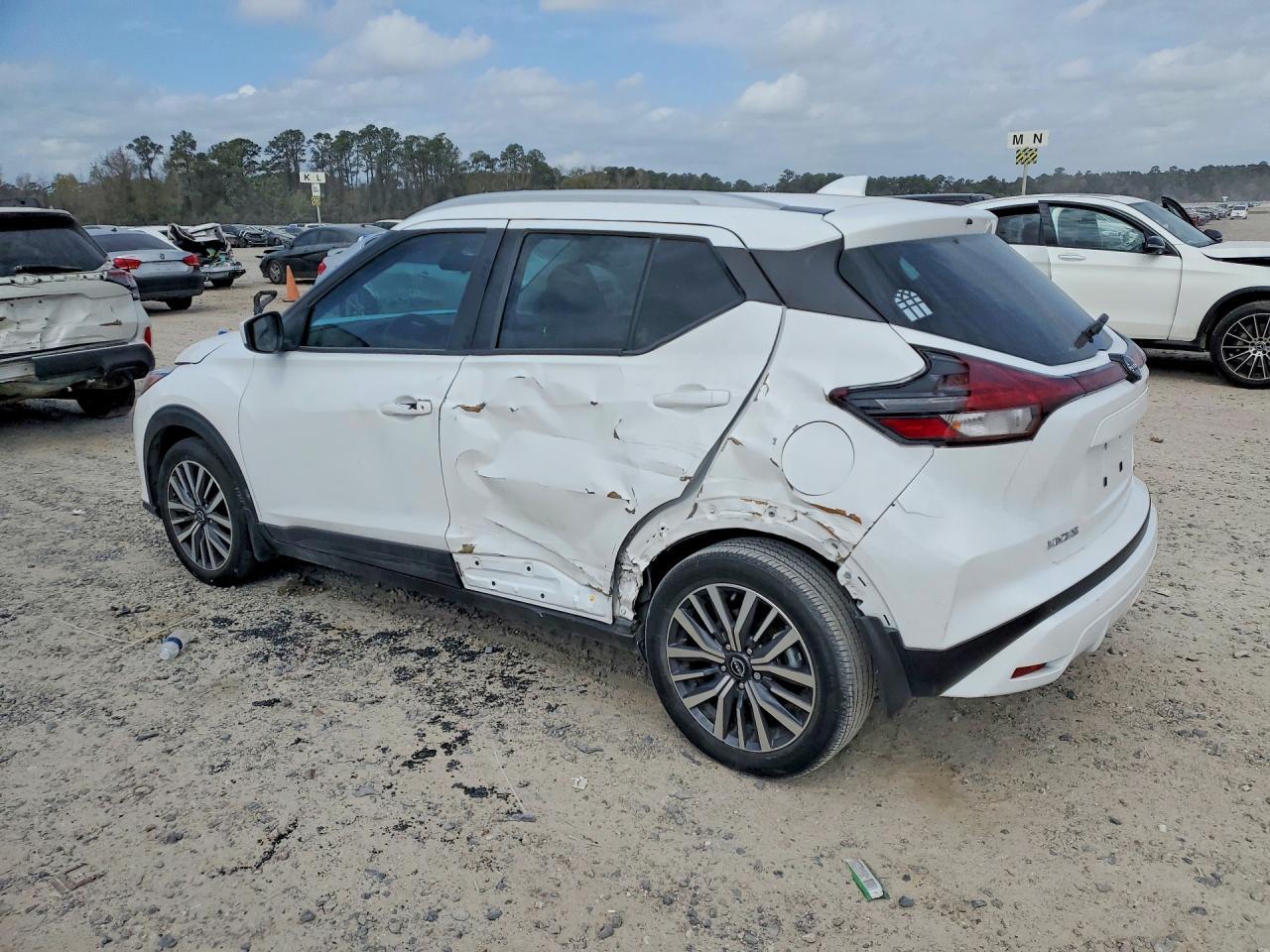 2024 Nissan Kicks Sv - zdjęcie 2