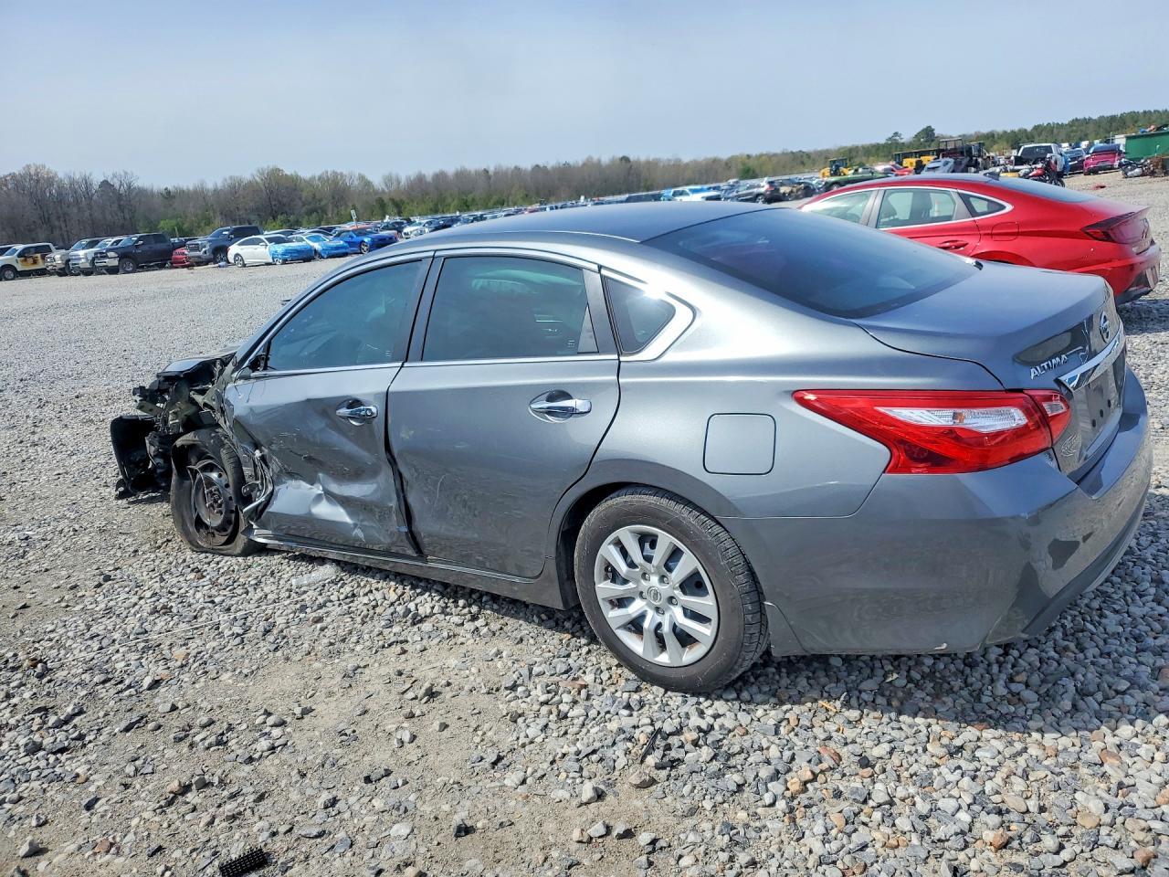 2017 Nissan Altima - zdjęcie 2