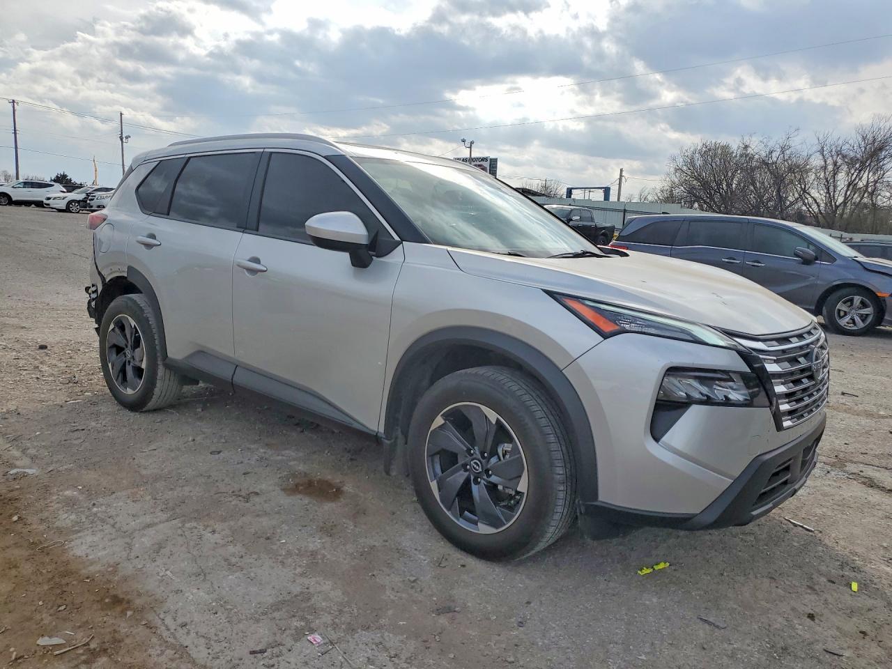 2024 Nissan Rogue Sv - zdjęcie 4