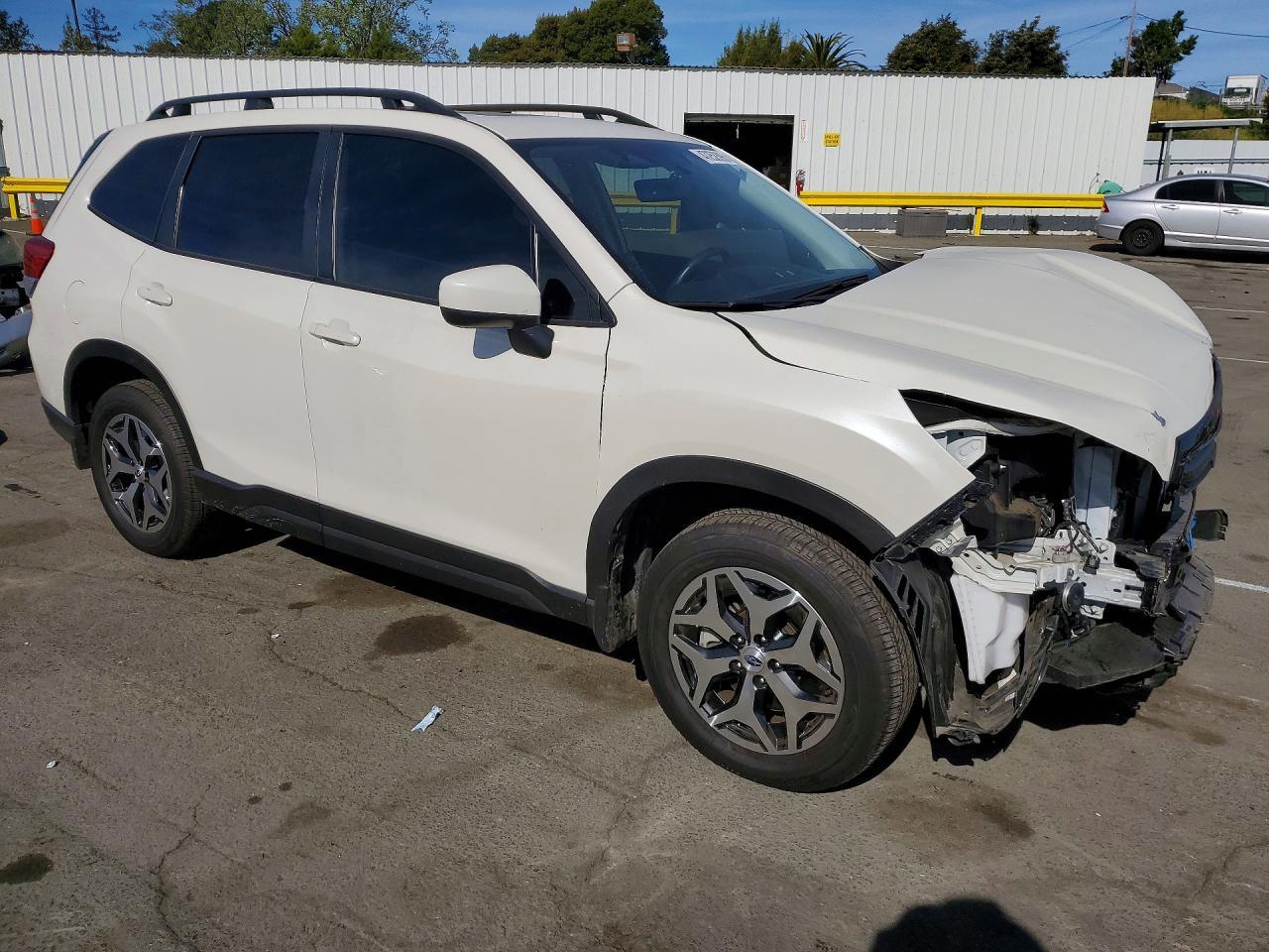 2024 Subaru Forester Premium - zdjęcie 4