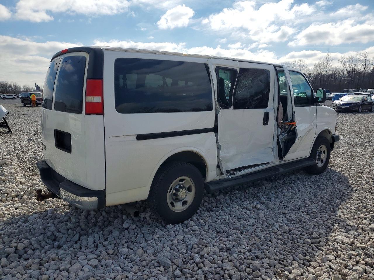 2016 Chevrolet Express G3500 Lt - zdjęcie 3